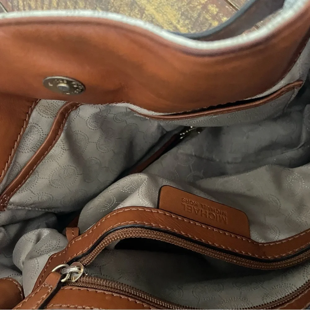 Michael Kors Handbag - Picture 4 of 6